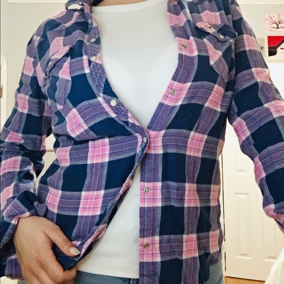 💕PLAD BUTTON UP💙 - Picture 7 of 8